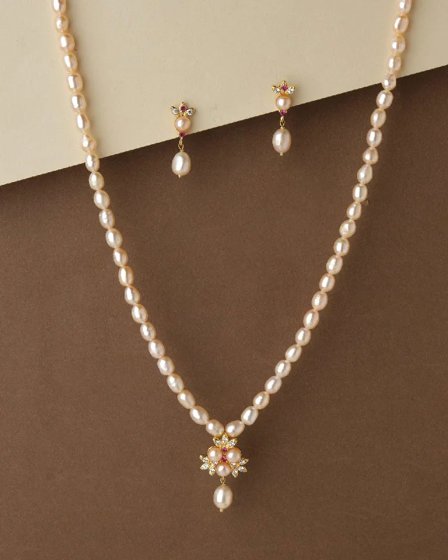 Trendy Pearl Necklace Set