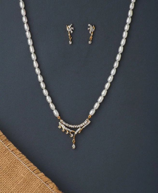 Trendy Stone Studded Pearl Necklace Set