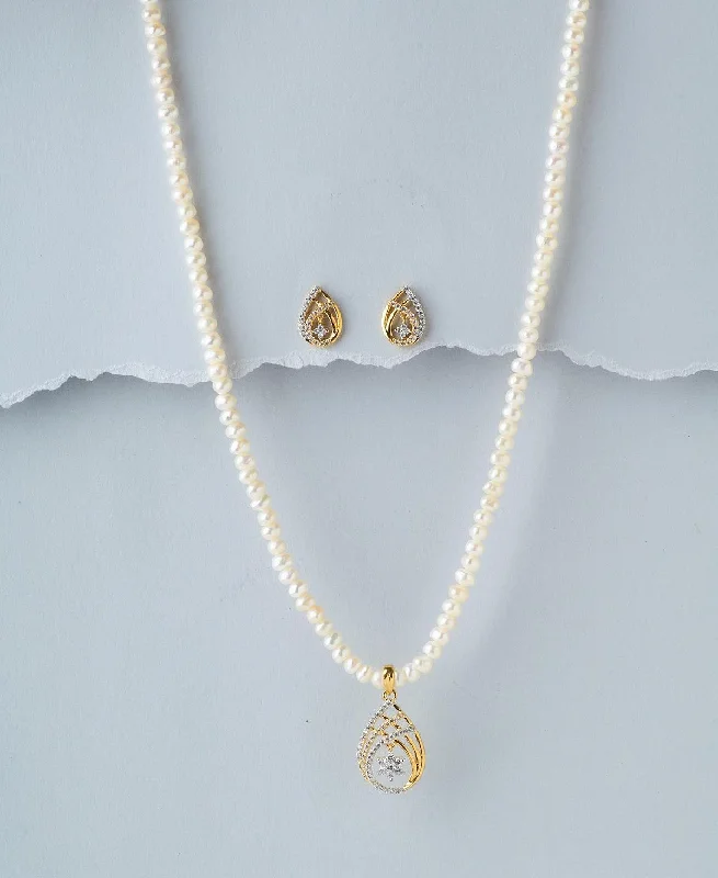 Traditional Pearl Necklace Set