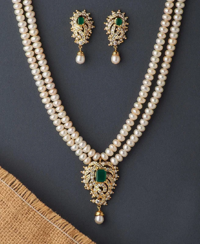 Traditional Pearl Necklace Set