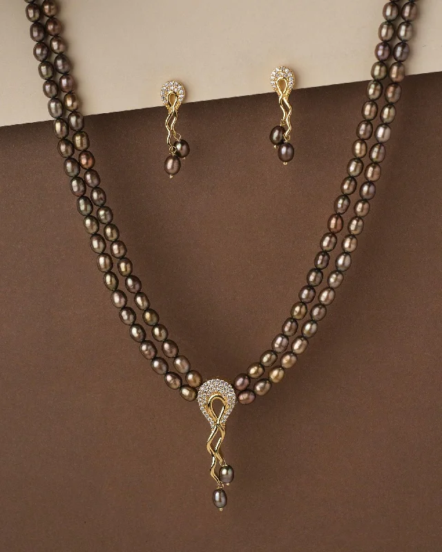 Trendy Pearl Necklace Set