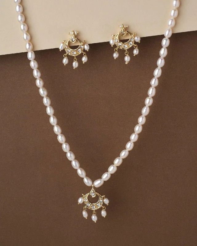 Trendy Pearl Necklace Set