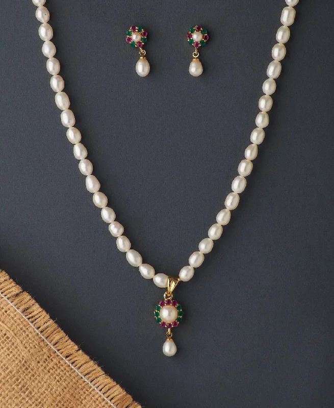 Trendy Pearl Necklace Set