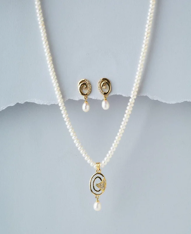 Trendy Pearl Necklace Set