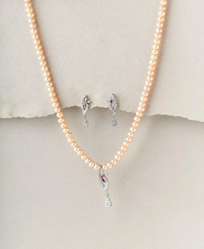 Trendy Pink Pearl Necklace Set