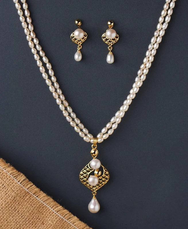 Trendy Pearl Necklace Set