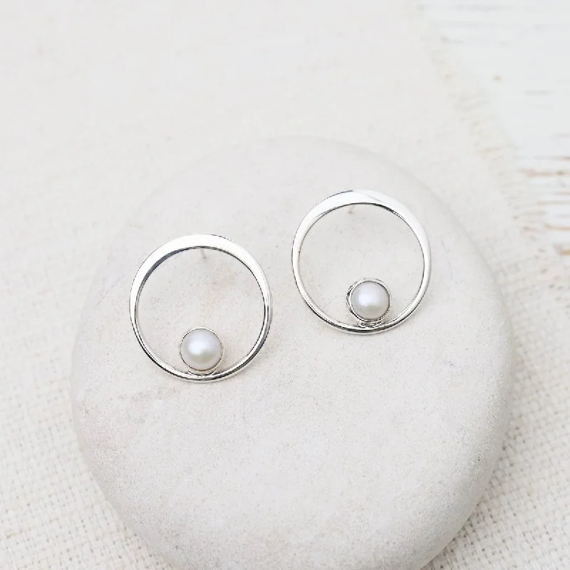 Trendy Earrings For Bold Looks-Circle Pearl Post Earrings