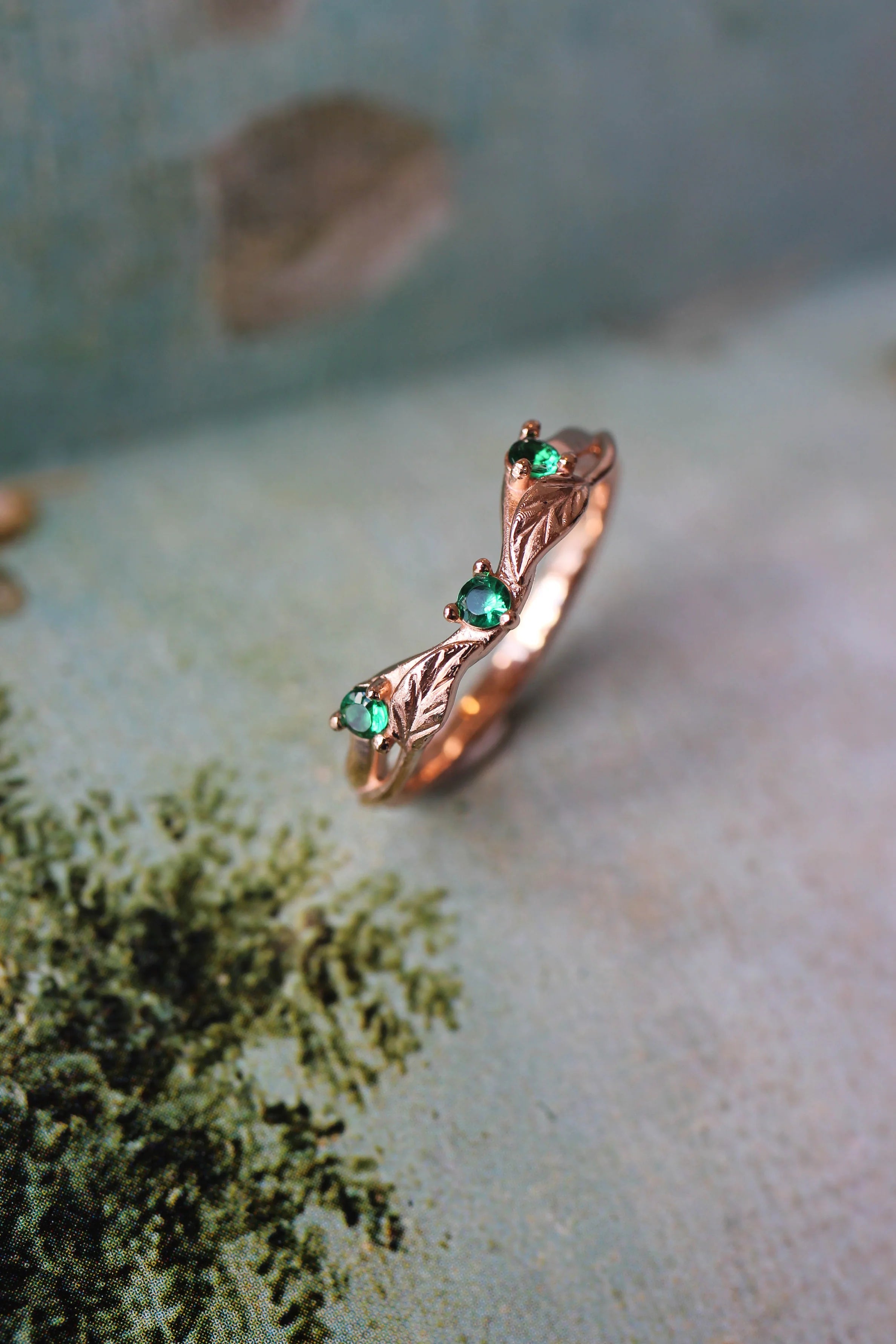 Unique Diamond Rings For Bold Statements-Curved Emerald Stone Band