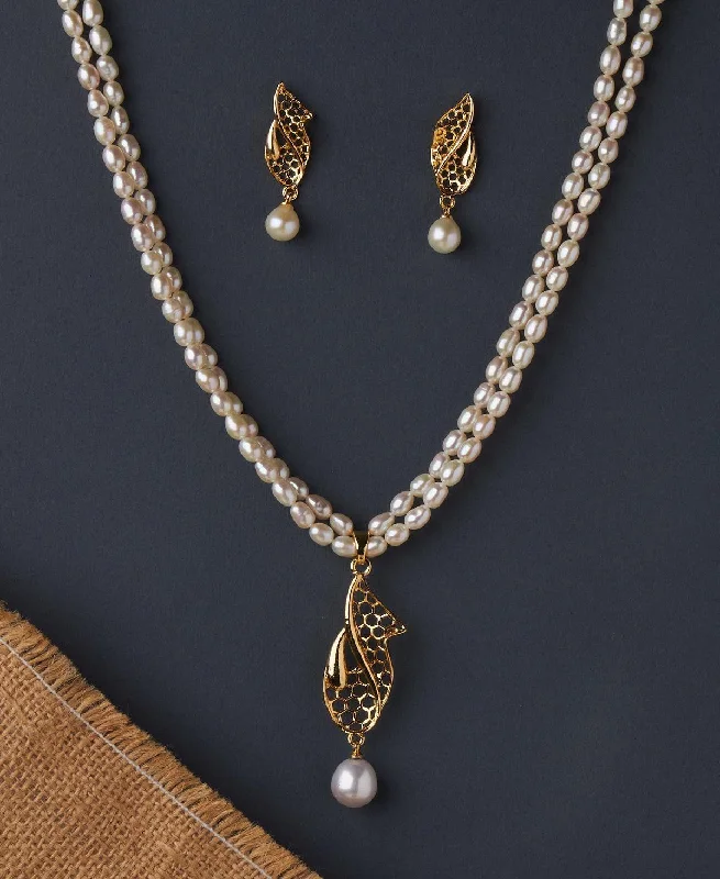 Trendy Pearl Necklace Set