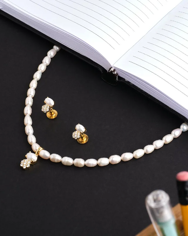 The Yaretzi  Pearl Necklace Set