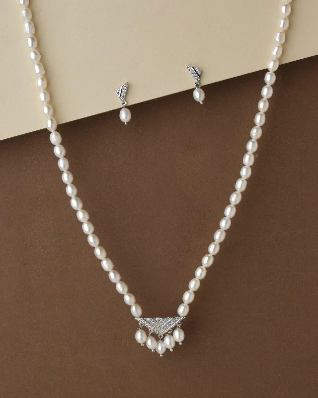 Trendy Pearl Necklace Set