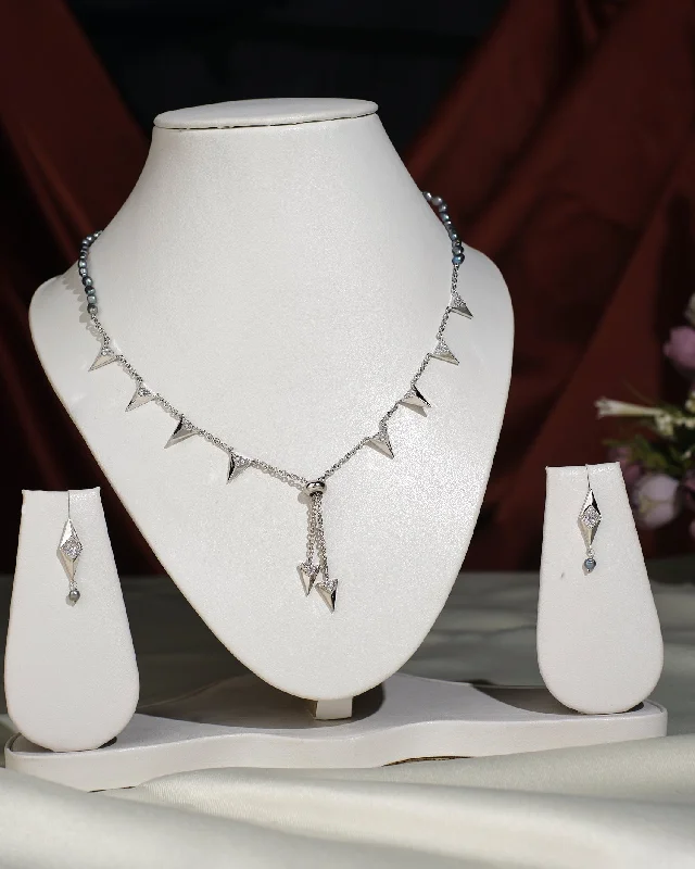 Trendy Pearl Necklace Set