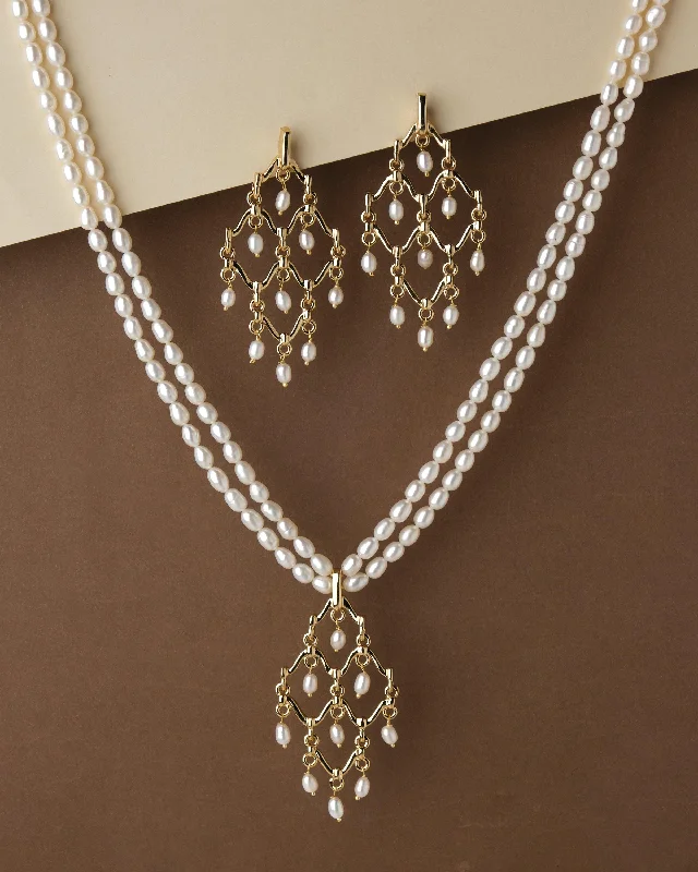 Traditional Pearl Necklace Set