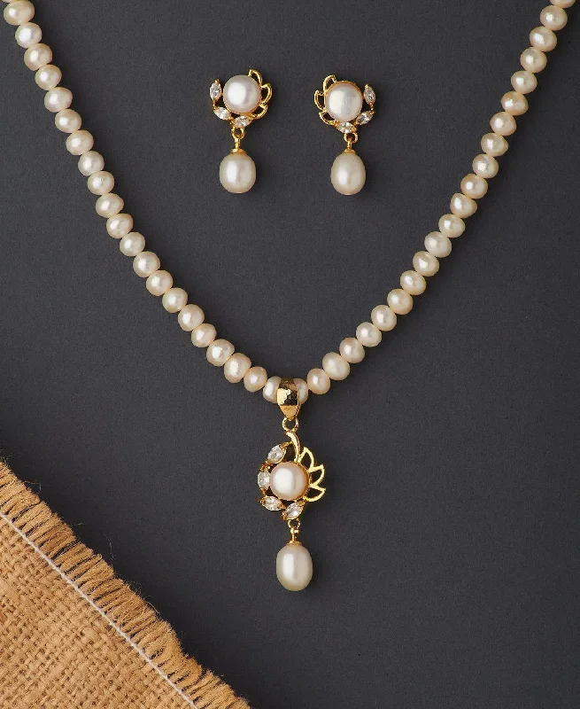 Trendy Pearl Necklace Set