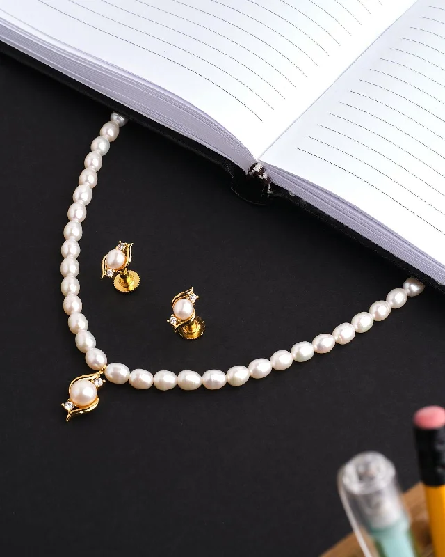 The Viveka Pearl  Necklace Set