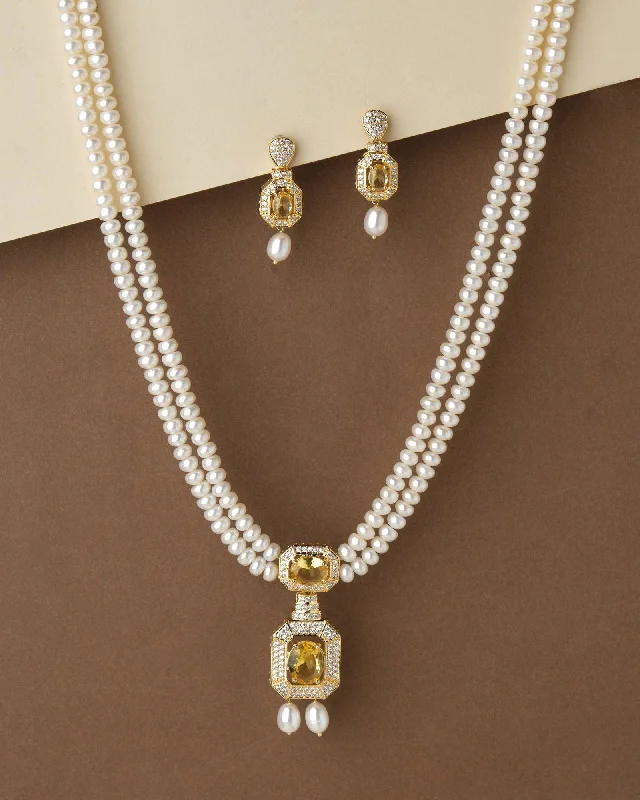 Trendy Pearl Necklace Set