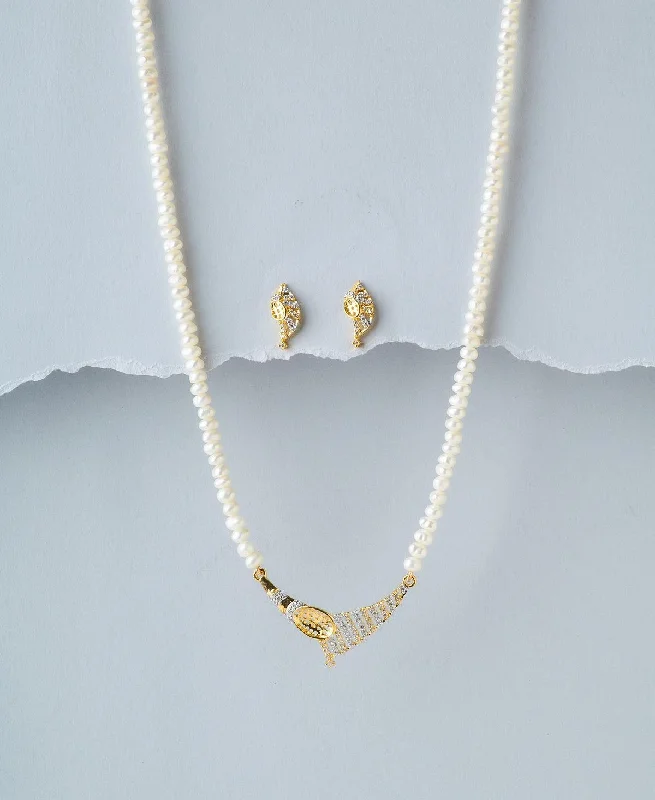 Trendy Pearl Necklace Set