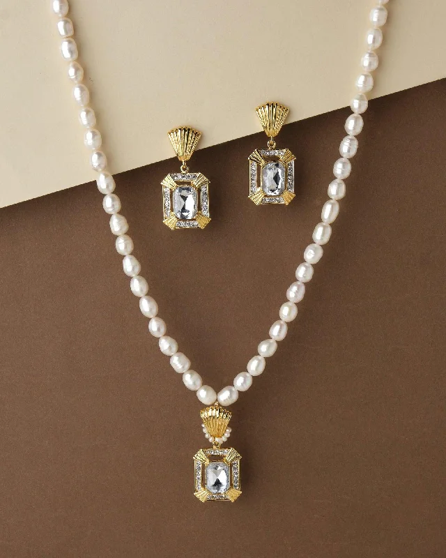 Trendy Pearl Necklace Set