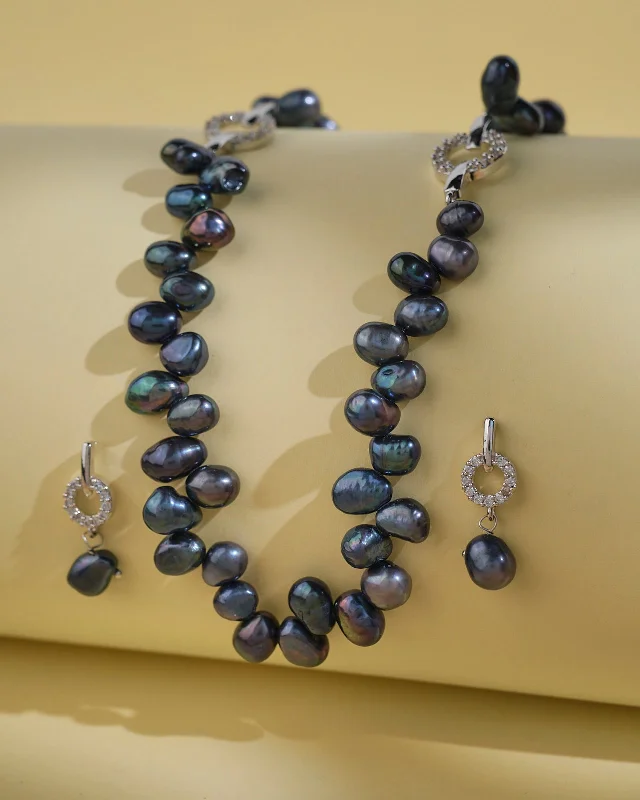 Trendy Pearl Necklace Sets