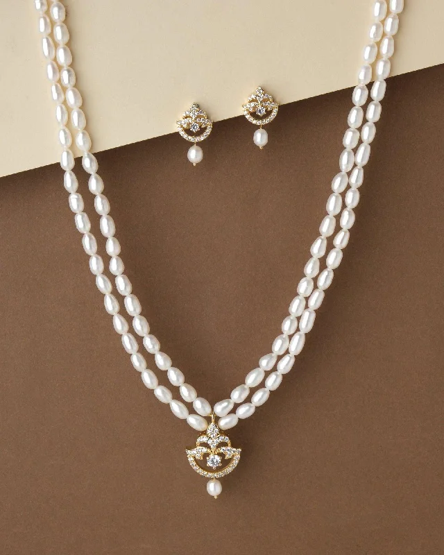 Trendy Pearl Necklace Set