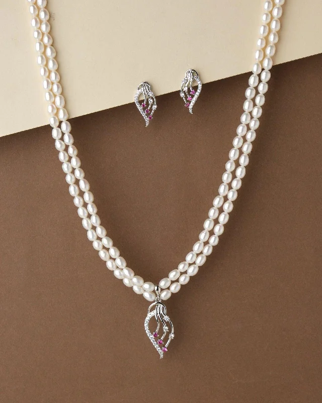 Trendy Pearl Necklace Set