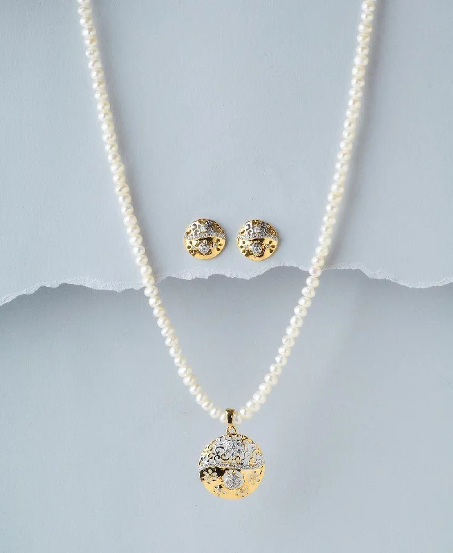 Trendy Pearl Necklace Set