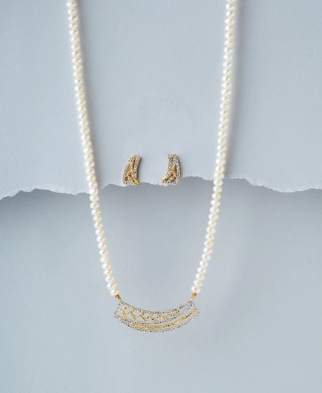 Trendy Pearl Necklace Set