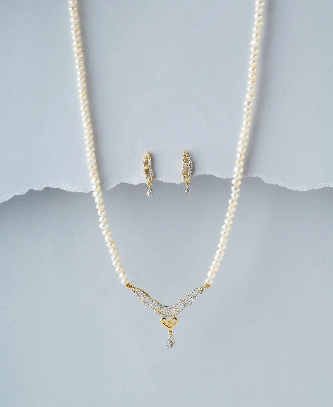 Trendy Pearl Necklace Set