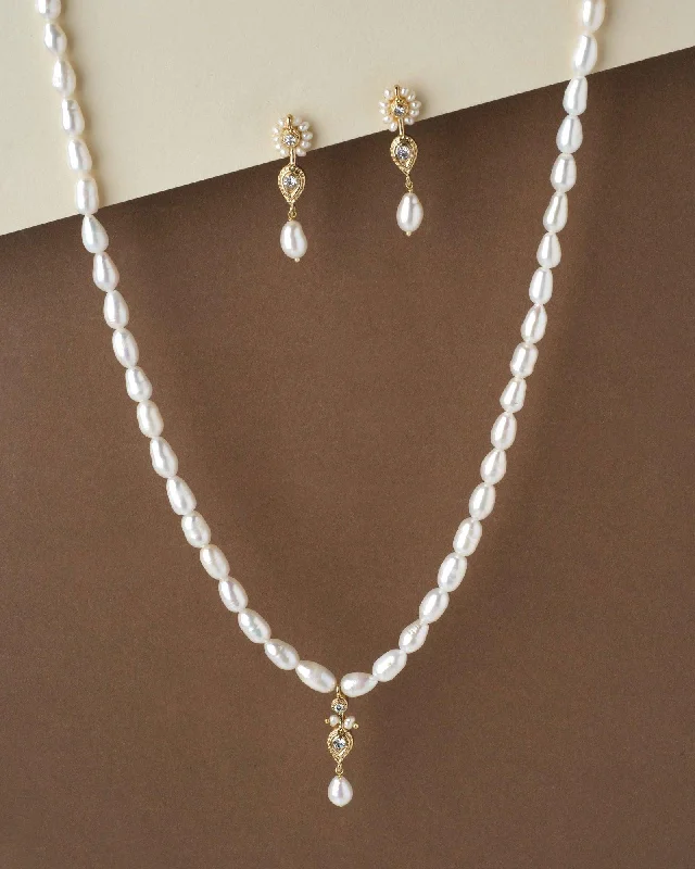 Trendy Pearl Necklace Set