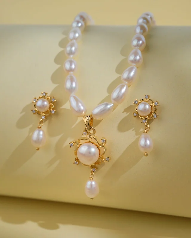 Trendy Pearl Necklace Sets