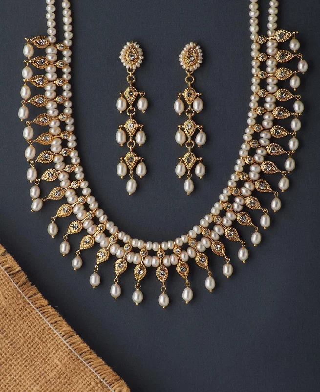 Traditional Pearl Necklace Set