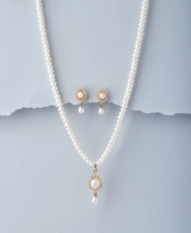 Traditional Pearl Necklace Set