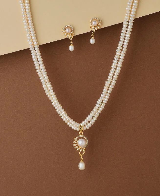 Trendy Pearl Necklace Set