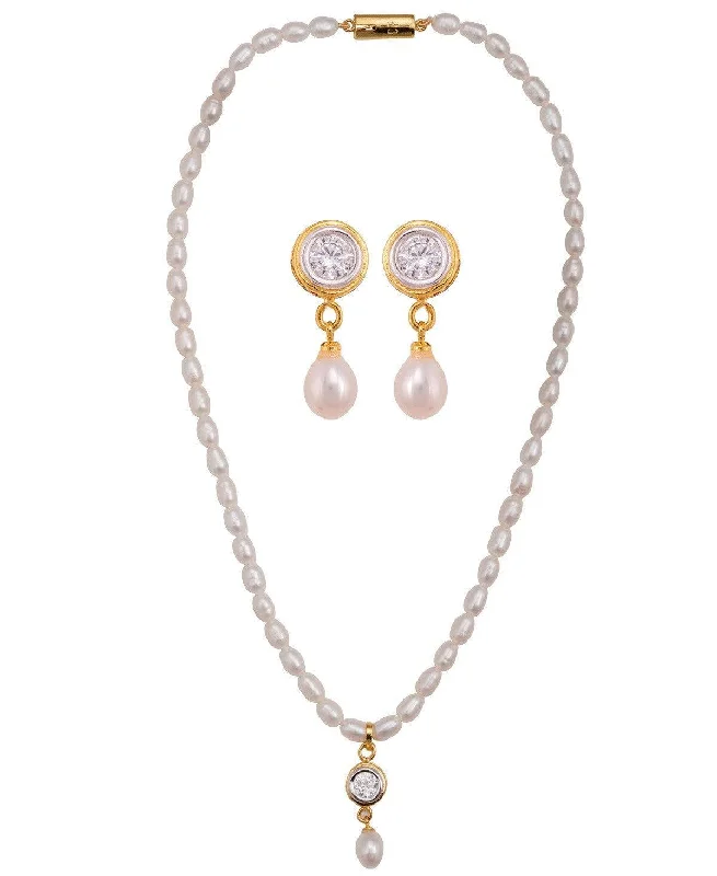 Trendy Pearl Necklace Set