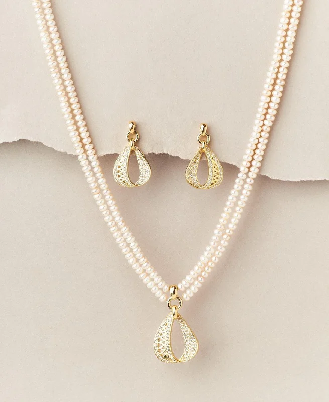 Trendy Pearl Necklace Set