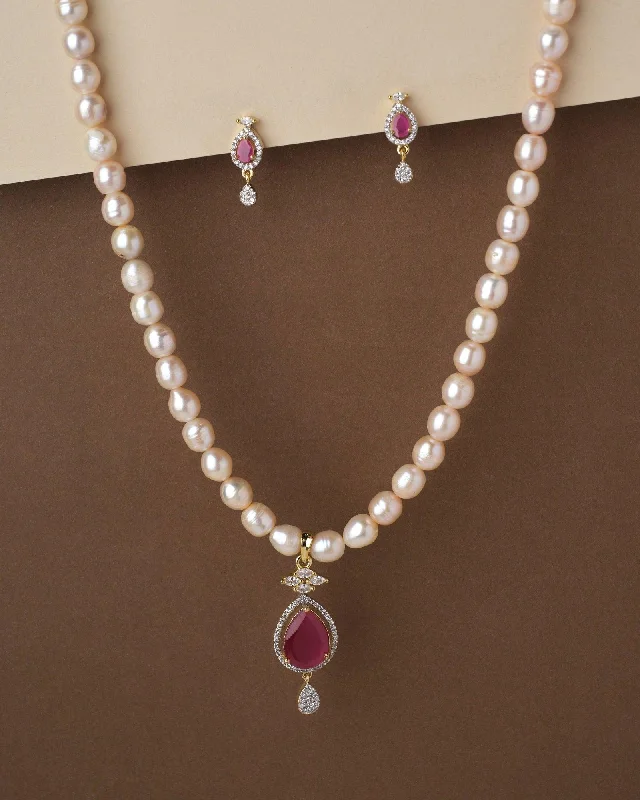 Trendy Pink Pearl Necklace Set