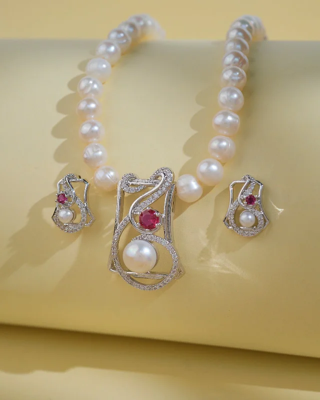 Trendy Pearl Necklace Sets