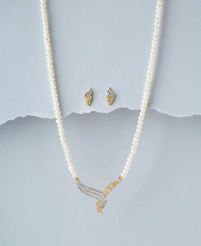 Trendy Pearl Necklace Set