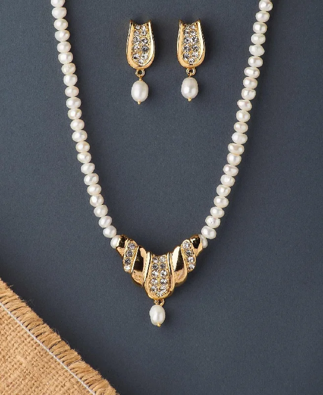 Trendy Pearl Necklace Set