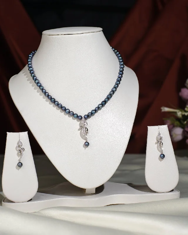 Trendy Pearl Necklace Set