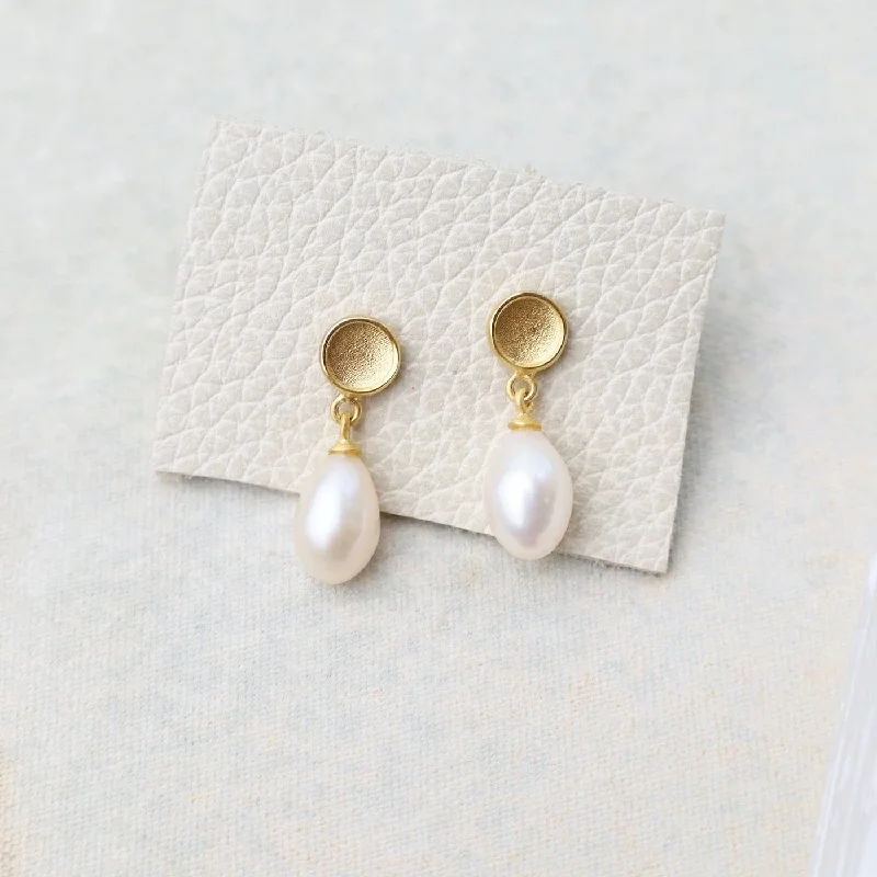 Bold Stud Earrings For Fashion Lovers-Sun Drop Pearl Post Earrings