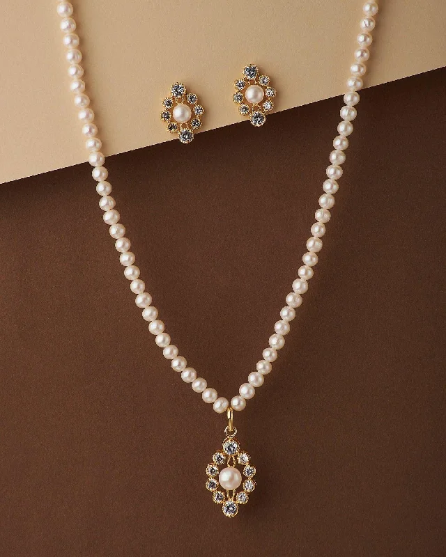 Trendy Pearl Necklace Set