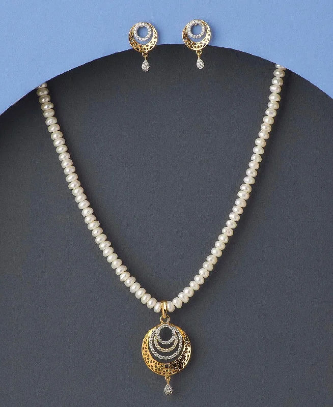 Trendy Pearl Necklace Set