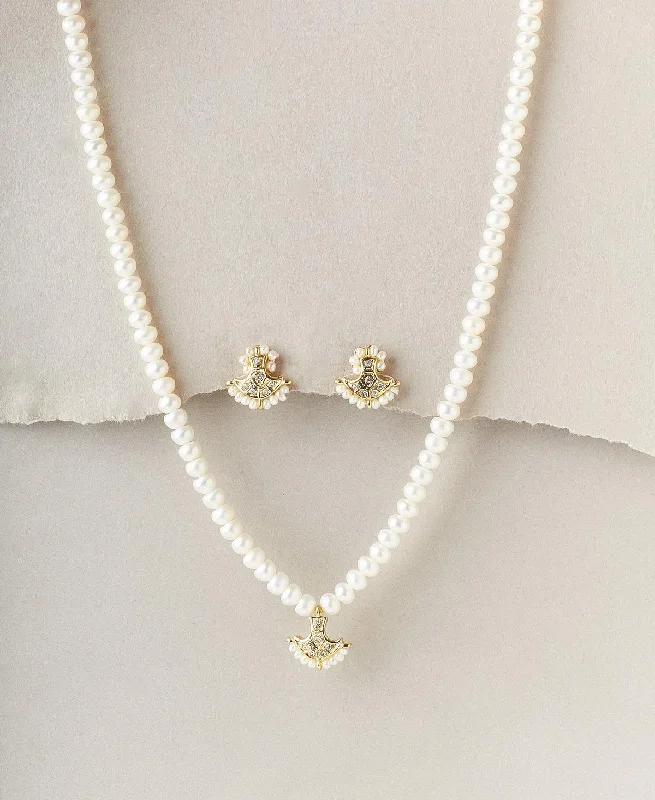 Trendy White Pearl Necklace Set