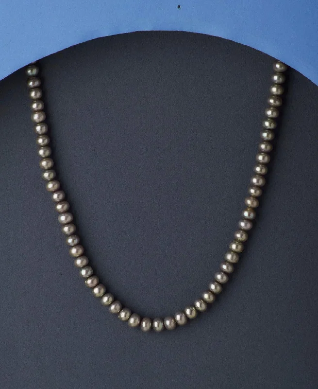 Unique Fashionable Pearl Necklace