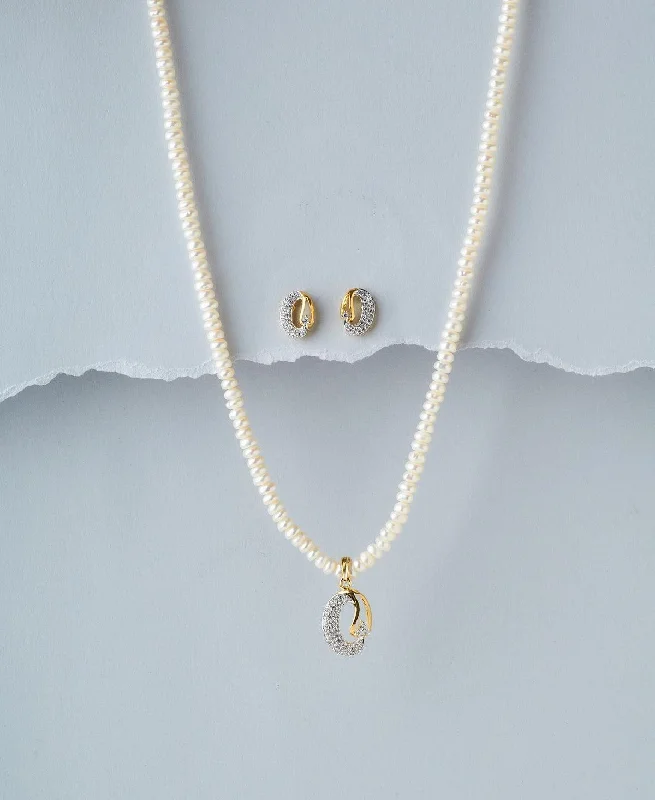 Trendy Pearl Necklace Set