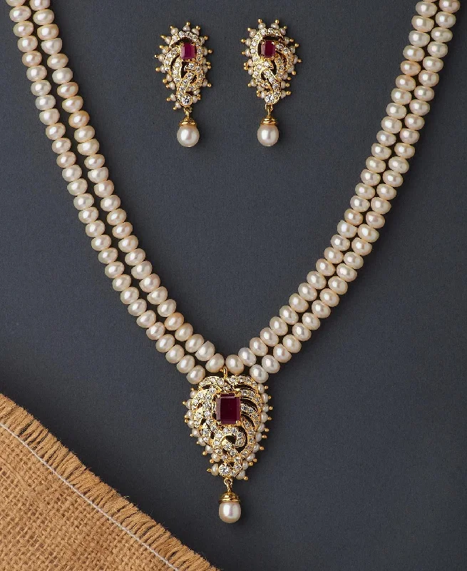 Traditional Pearl Necklace Set