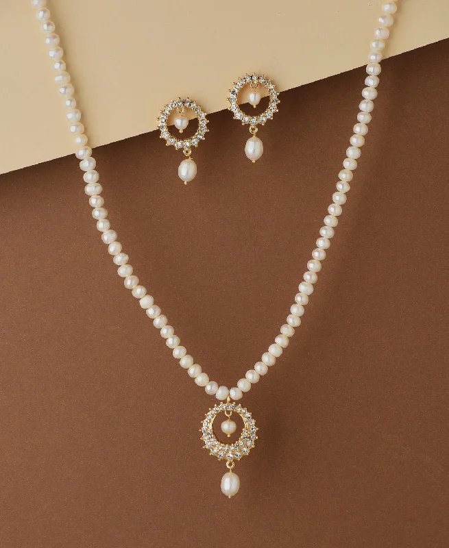 Trendy Pearl Necklace Set