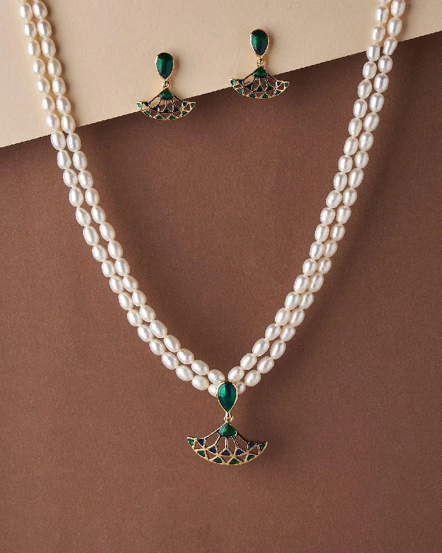 Trendy Pearl Necklace Set