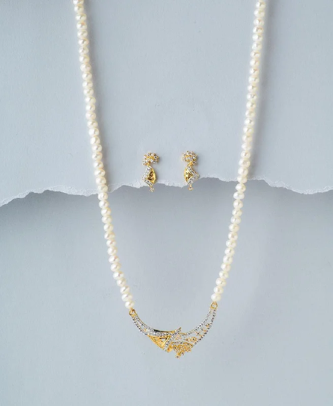 Trendy Pearl Necklace Set